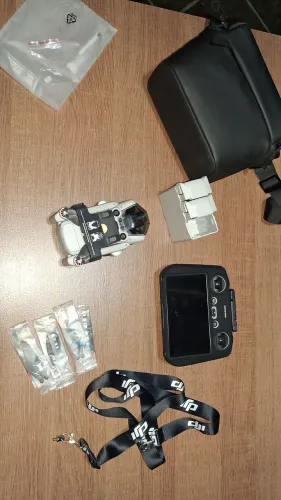 DRONE MINI 4 PRO - COMBO FLY MORE - CONTROLE RC2 (COM TELA)