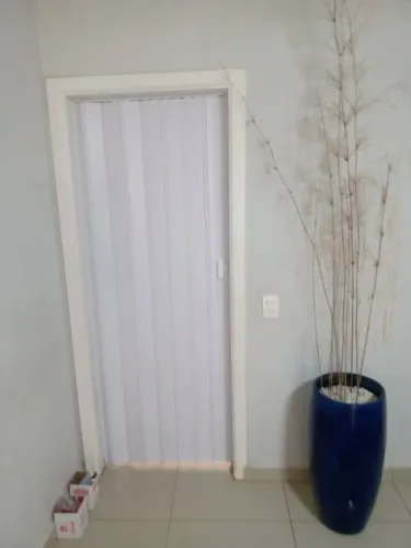 Porta sanfonada em PVC Branca 60cm
