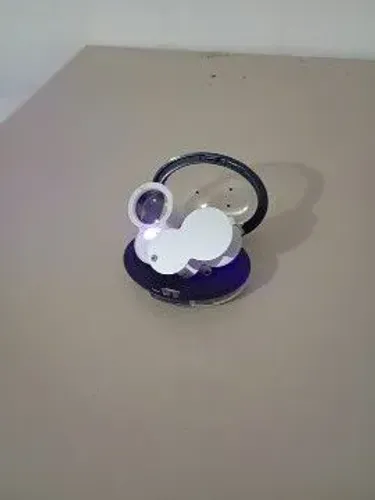 Lupa ? com luz de led nova