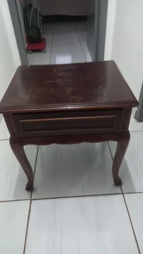 Mesa de cabeceira de cama