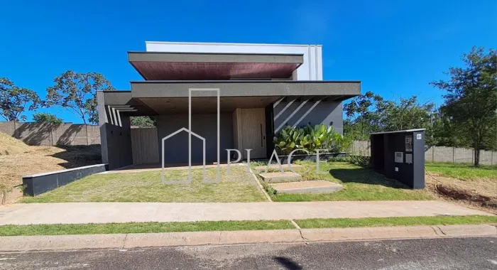 Casa no Condomínio Silenzzio Esmeraldas com 3 Suítes e Piscina