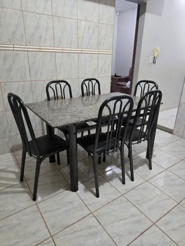 Mesa de granito com 6 cadeiras