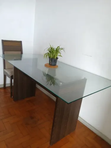  Vendo uma mesa com tampo de vidro (1,60 x 80)  