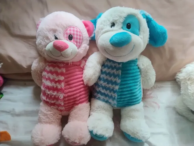 Bichinho de pelúcia gato e cachorro 