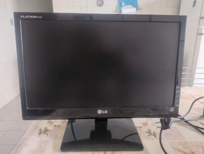 Monitor LG 19 pol led