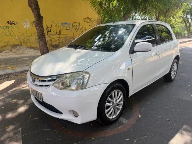 Toyota Etios XLS 1.5 Flex 16V 5P Mec. 2013