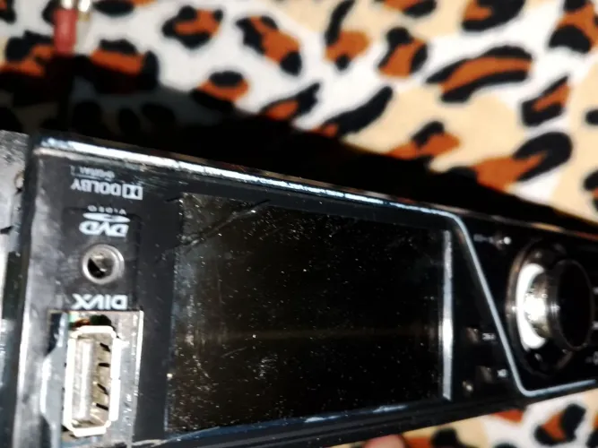 Vendo dvd Pioneer bom todo. , com controle remoto,perfeito.