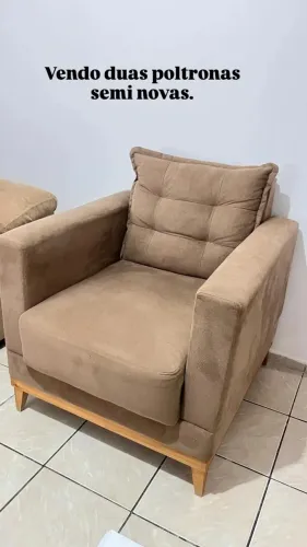 Duas cadeiras de apoio