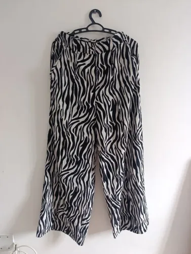 Calça tecido leve tamanho M usada 1x
