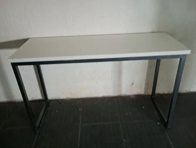 Mesa semi nova 300 reais 