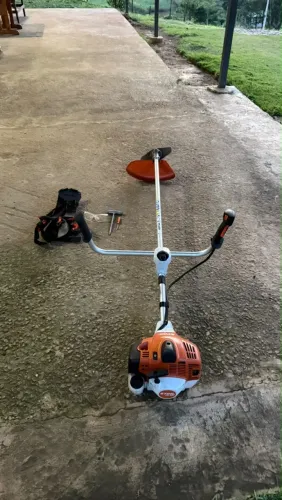 ROÇADEIRA STIHL FS 221 À VENDA