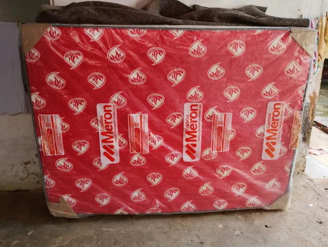 Cama de casal nova no plástico