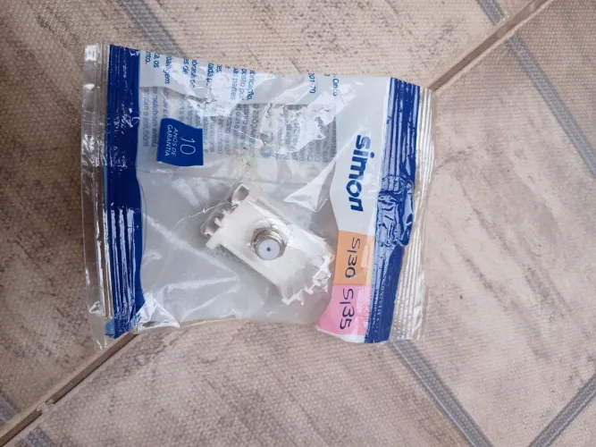 Conector para cabo axial marca Simon