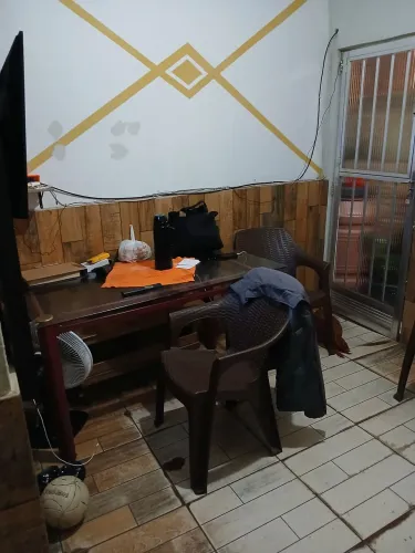 Casa a venda 4 quartos, 2 banheiros, cozinha, sala e um corredor pequeno