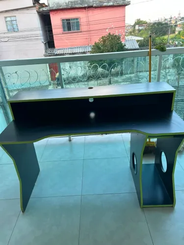 Mesa de Computador Pro Semi-Nova 