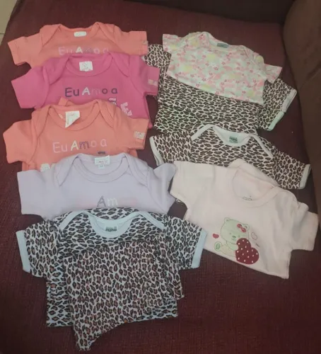 LOTE DE BODY DE BEBE DE RN ATE 6 MESES NOVOS