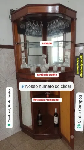 Cristaleira de canto