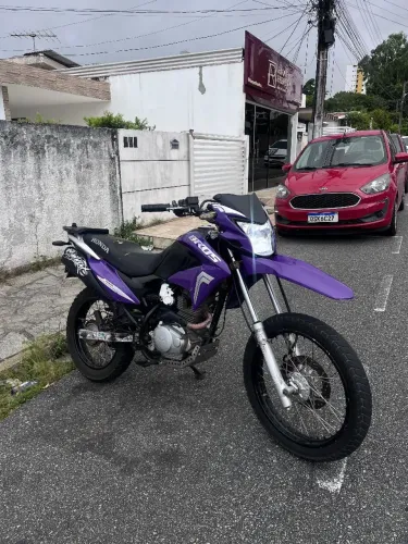 Bross 2011 emplacada moto toda em ordem só possuir dut