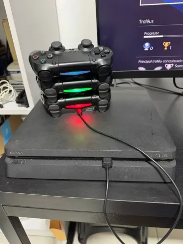 PS4 slim 1tb