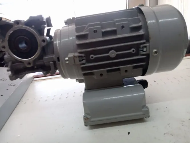 Motor indução gaiola ML 631-4 B14