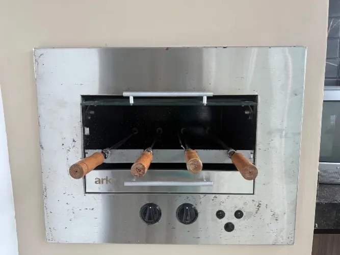 Churrasqueira embutida a gás 