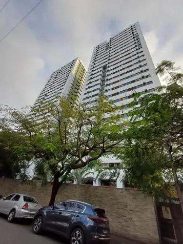 Alugo apartamento com 03 quartos, sendo 1 suíte e 1 vaga na Madalena - Recife - PE