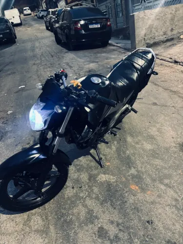 Fazer 250,pega e rodar moto boa,aceito troca ou 6.000