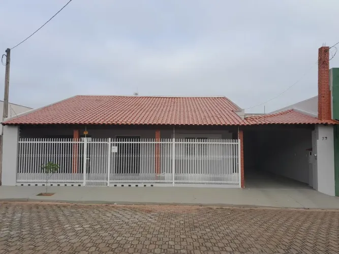 Casa 350 mts quadrados área construída