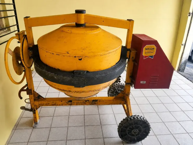 VENDA: Betoneira Rental 400L Menegotti / Ano 2025
