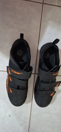 -TENIS /SAPATILHA COM CLIK E PEDAL PARA CICLISMO MTB UPPER  PRETO E  LARANJA SAZE -43 