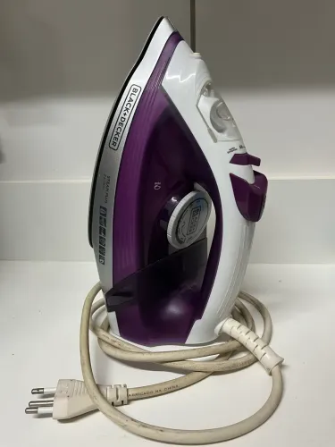 Ferro de passar a vapor Black+Decker modelo FX2500