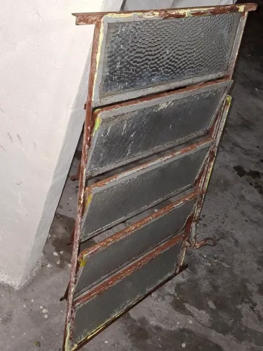 Vendo basculante de ferro com vidro