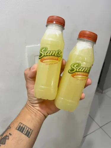 Sucos e salada de frutas