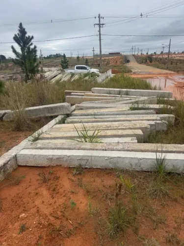 Vende-se Estacas e laje