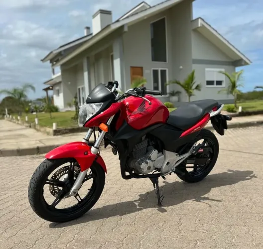 MOTO CB300 EXCELENTE 