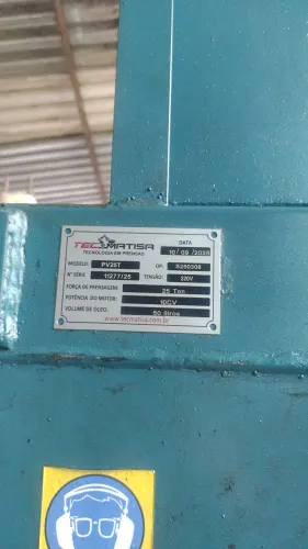 Prensa enfardadeira Nova pouquíssimo uso 25 Ton. Com reforço. Super Nova .