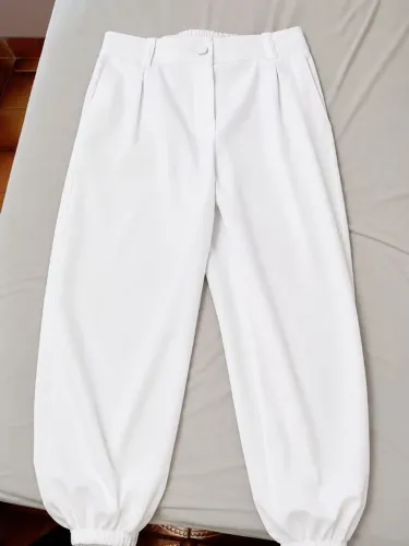 Calça shein, veste de 44 a 48, tem elástico na cintura, nunca foi usada