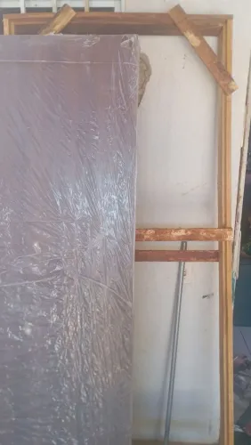 VENDO PORTA DE QUARTO+ ARMAÇÃO