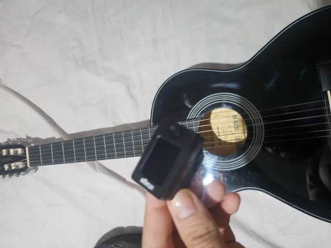 Violão vogga novinho.