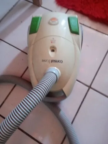 Vendo um aspirador de pó funcionando perfeitamente perfeitamente