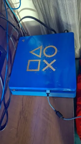 PLAYSTATION 4 SLIM 1TB AZUL 3 CONTROLES