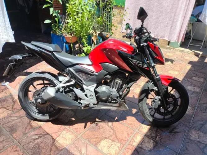 Honda CB 300F Twister ABS (2024/2025) - Único Dono