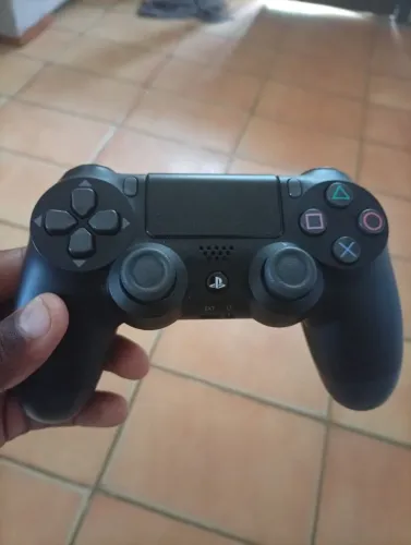 Vendo controle original PS4 poucos meses de uso e de comprado !