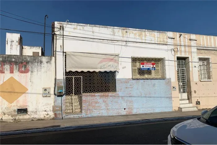 Casa comercial, para locação, localizada no Centro de Iguatu