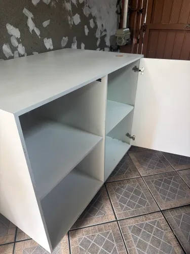Balcão ou mesa para comércio em madeira