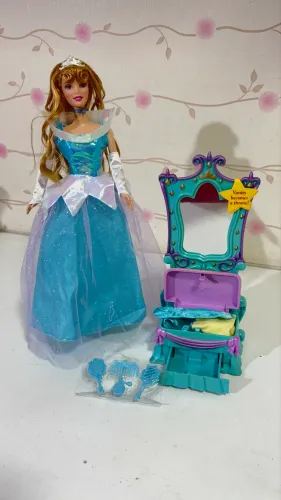 Barbie  Aurora fantasy sleeping Beauty 2002