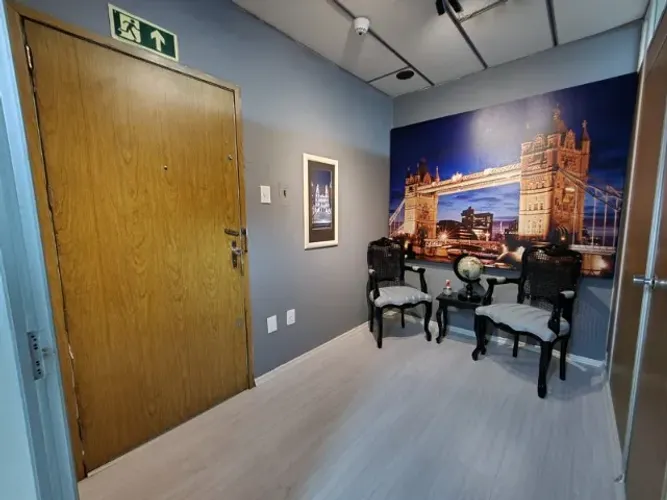 Vendo Excelente Sala comercial Pronta para trabalhar.