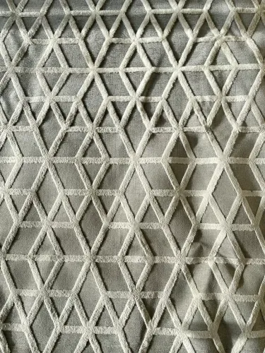 Tapete Geométrico Cinza e Branco 3,00 x 2,40m - Ótimo Estado