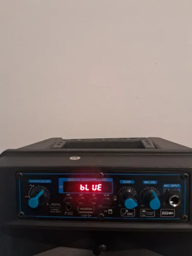  CAIXA DE SOM USB COM BLUETOOTH, 1000W,COM FUNCÃO KARAOQUÊ C/MICROFONE,SEMI NOVA