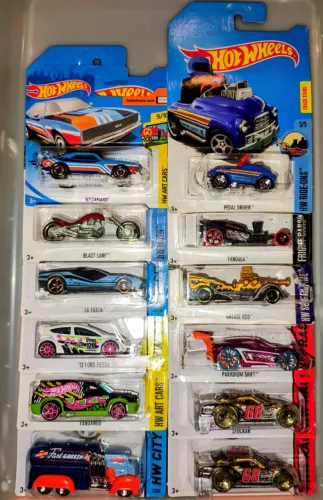 Lote Exclusivo 12 Hot Wheels Treasure Hunt (TH) Lacrados - Camaro '67, Fiesta e Mais!